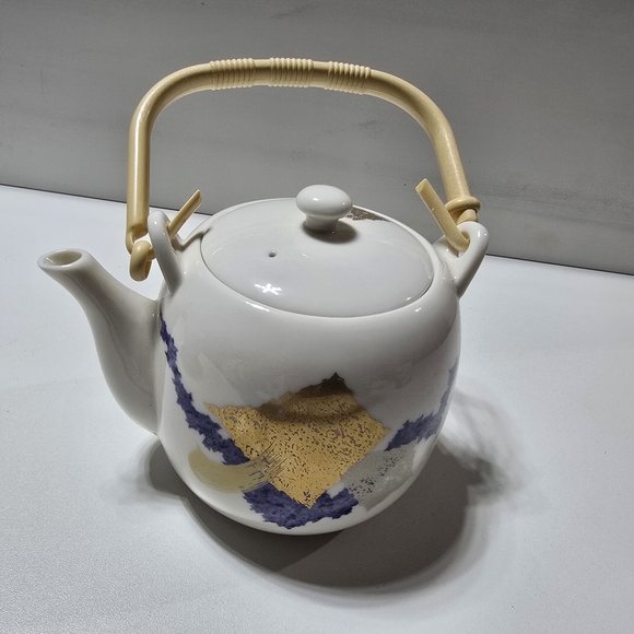 Vintage Tea kettle with 4 cups made in Japan - Picture 6 of 14